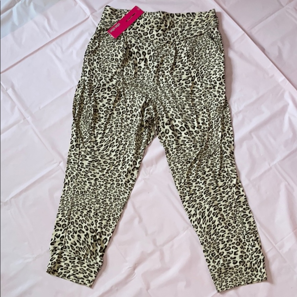 New cheetah cropped joggers with pockets